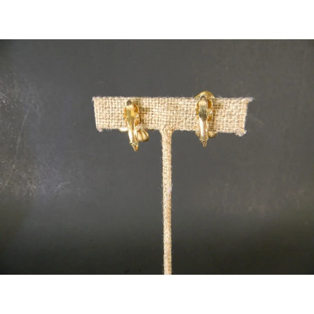 Trifari Gold Tone With Enamel Dogwood Flower Comfort Clip On Earrings Vintage